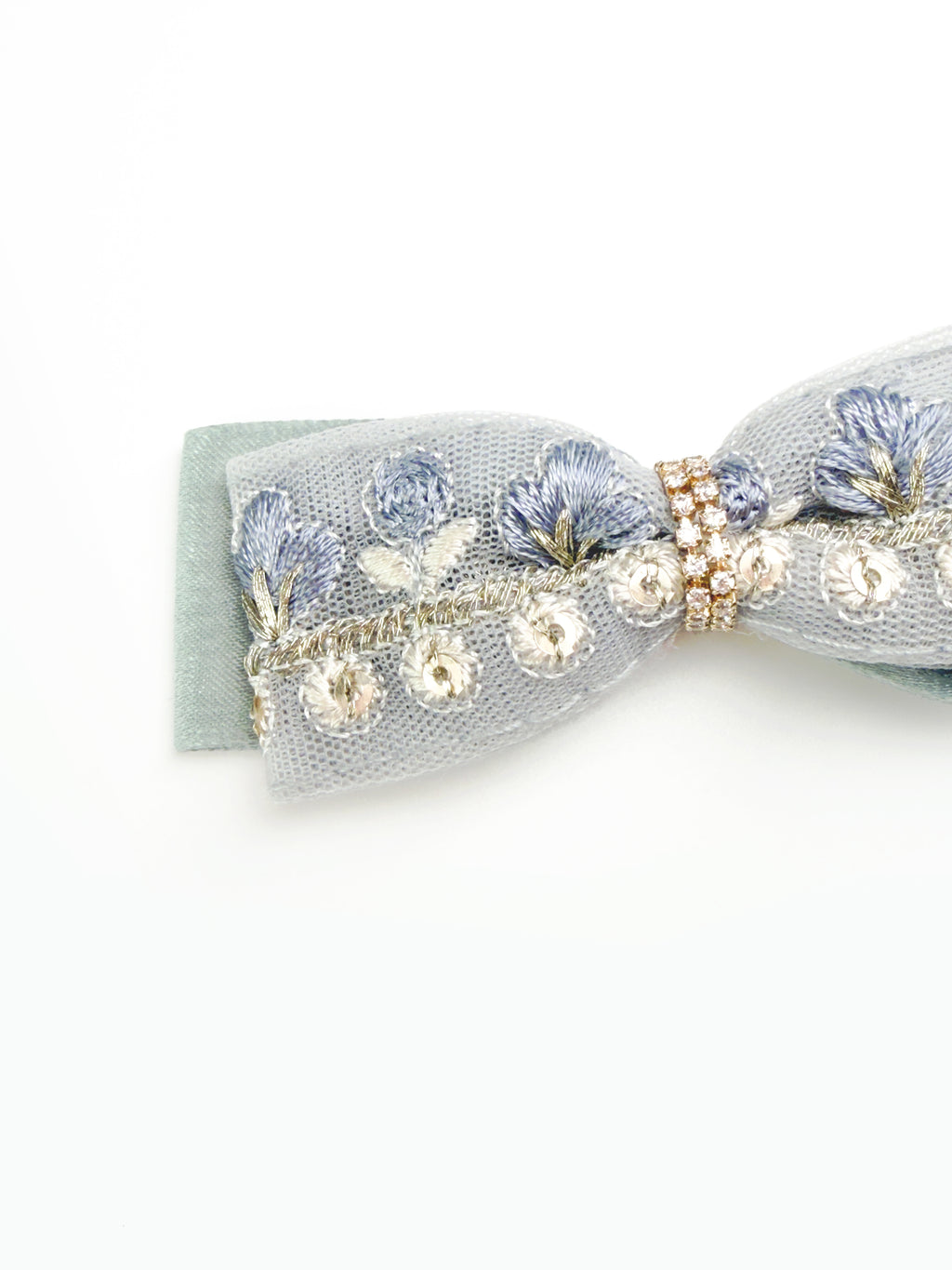 Close-up of the pearl embellishments and shimmering fabric details on the BALOVESYOU Dawn Shimmer pet hair clip.