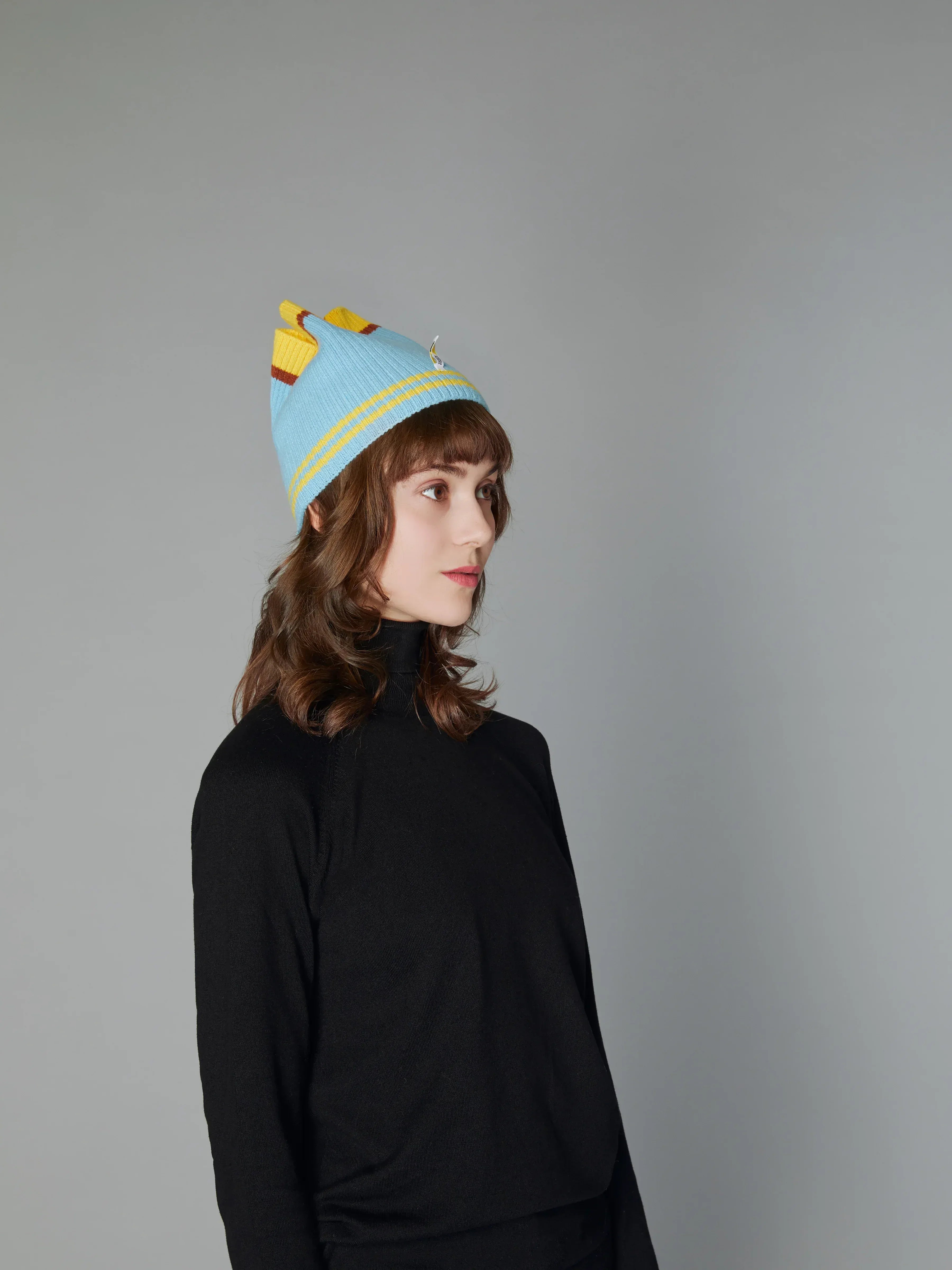 A woman modeling the fashion collar as a fun "Baozi" (steamed bun) style hat, perfect for both kids and adults.