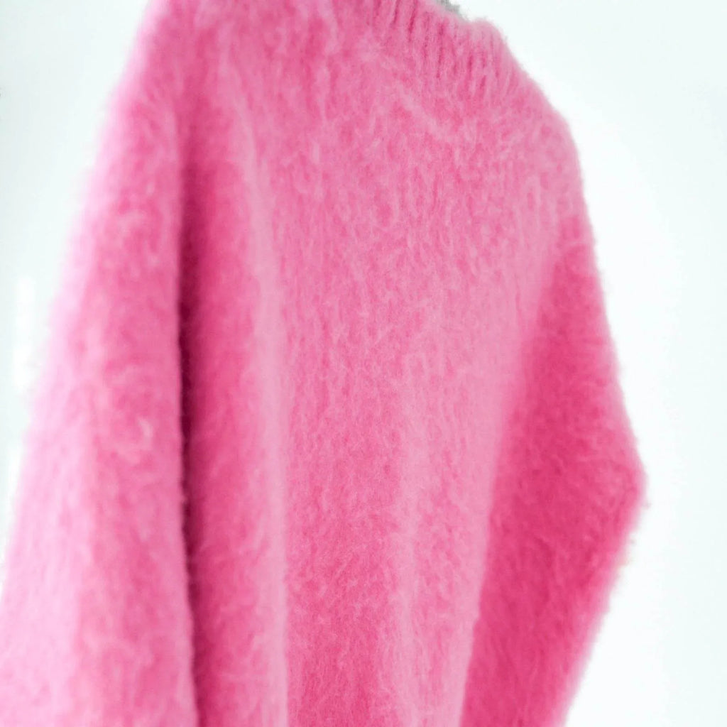 Extreme close-up of the vibrant pink mohair-style knit, highlighting the "Fuwa Fuwa" high-loft fuzzy texture and softness.